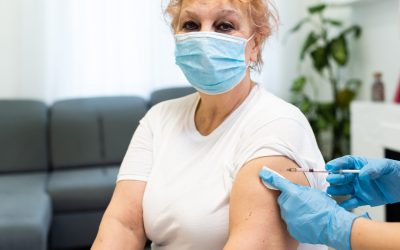 Covid: 7 preguntas sobre las vacunas de refuerzo y por qué son necesarias